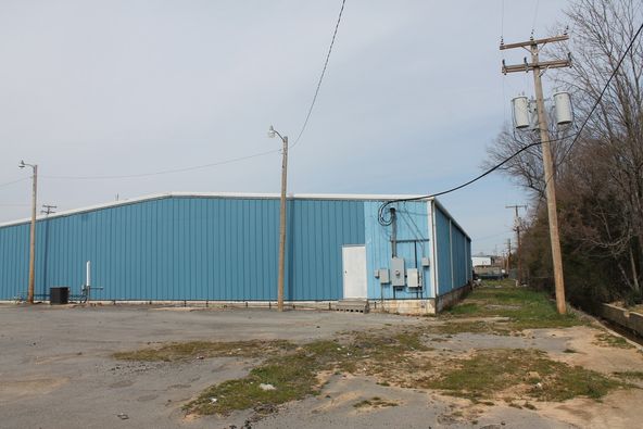 Retail/Industrial Showroom : 1020 Jim's Lane, Conway, AR 72032